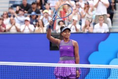 黄潜俱乐部低价出售埃永：足球转会市场的智慧布局